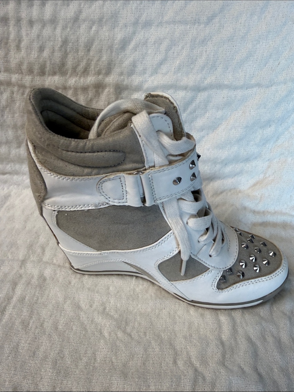 Women’s White and Taupe Studded Wedge Sneaker - Picture 5 of 7